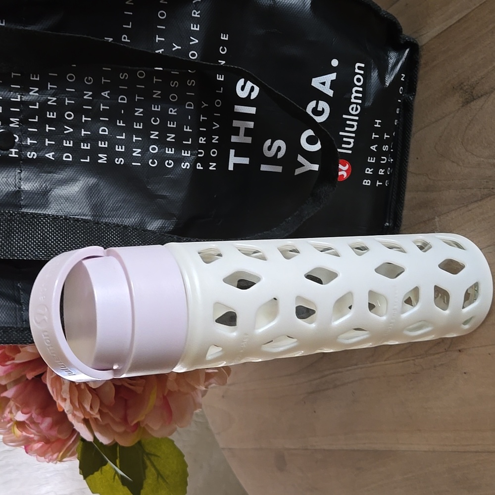 Lululemon water bottle